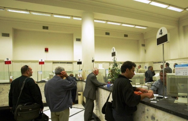 Κανένα ζήτημα περιορισμού αναλήψεων από τις τράπεζες – Τι αναφέρει η ανακοίνωση της ΕΕΤ!