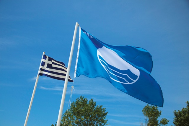 Περισσότερες γαλάζιες σημαίες για τις παραλίες της Ανατ. Αττικής το 2017!