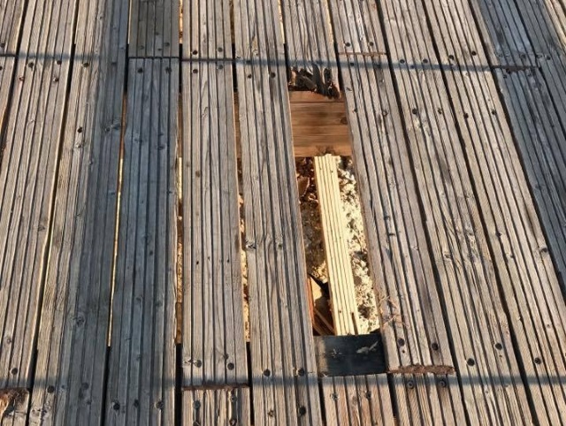 Όταν οι βλάκες ενοχλούνται ακόμη και από τον ξύλινο πεζόδρομο στην Αγ. Μαρίνα Πόρτο Ράφτη! 