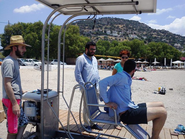 Και στην Αγ. Μαρίνα Κορωπίου ράμπα κολύμβησης για άτομα με αναπηρία 