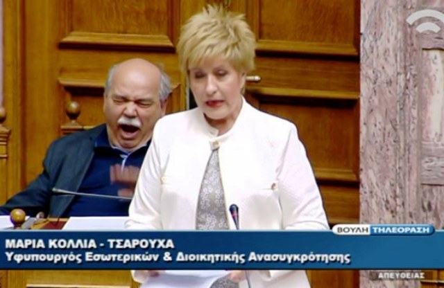 Καρέ – καρέ τα… ουρανομήκη χασμουρητά του υπουργού Ν. Βούτση στα έδρανα της Βουλής! (ΦΩΤΟΣ)