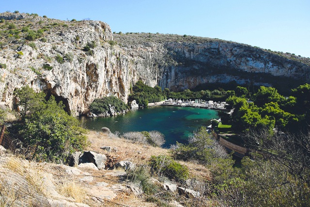 Παράνομες οι πολυδιαφημισμένες εκδηλώσεις στη Λίμνη Βουλιαγμένης; 