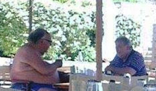 Ο Πάγκαλος χαίρεται τη… θάλασσα στο Λαγονήσι! 