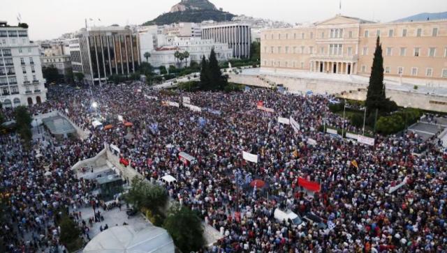 Ογκώδης συγκέντρωση των υποστηρικτών του «Όχι» στο Σύνταγμα (Φωτος) 