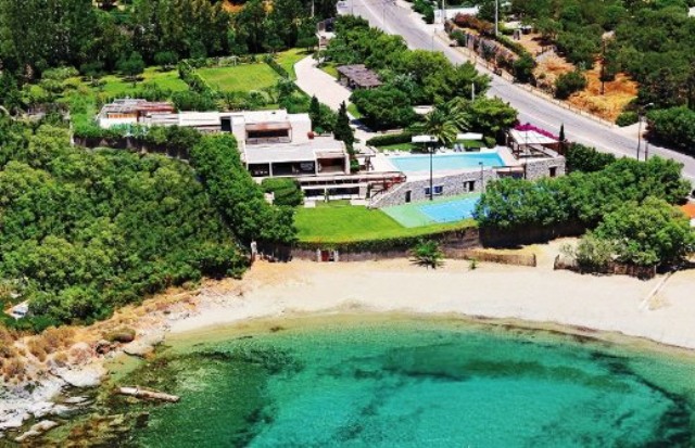 Σαρωνίδα: Πωλείται η βίλα Νίκα δέκα φορές πάνω από την αντικειμενική αξία της! 
