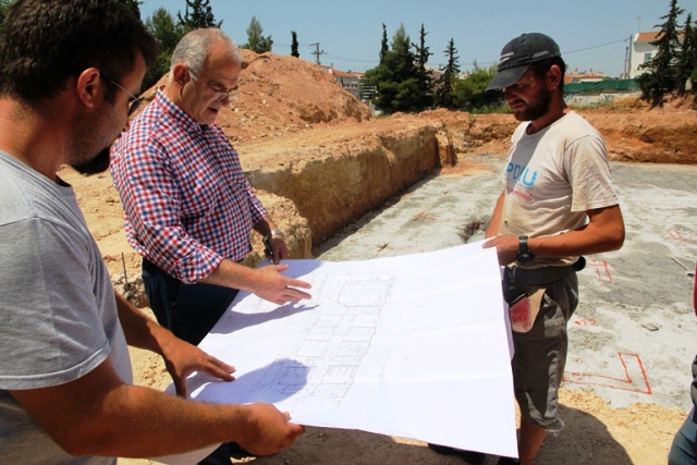 Ο δήμαρχος Παλλήνης επιβλέπει την κατασκευή του 3ου Δημοτικού Γέρακα (ΦΩΤΟ)