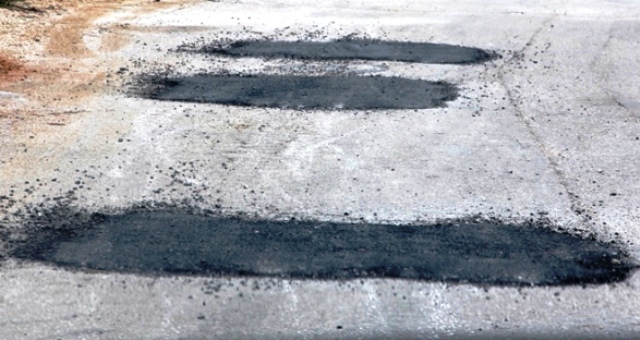 Επιχείρηση "μπάλωμα" στους δρόμους της Παλλήνης