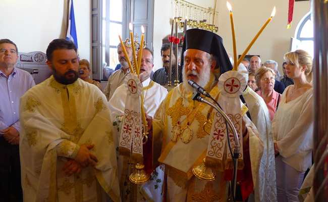 Πιστοί από τα Μεσόγεια πήγαν στη Θεία Λειτουργία στη Μακρόνησο (ΦΩΤΟ)