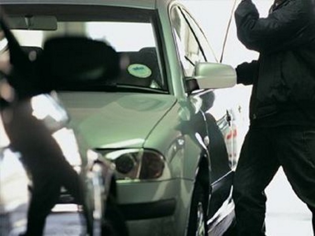 Επιτυχία του Τ.Α. Λαυρεωτικής: Χειροπέδες σε 51χρονο Αλγερινό που είχε ρημάξει αυτοκίνητα λουομένων σε όλη την Αθηνών – Σουνίου!