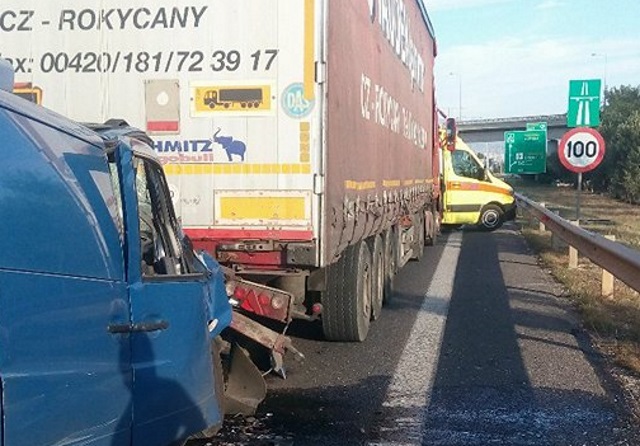Σοβαρό τροχαίο ατύχημα στη Μαρκοπούλου στο ρεύμα προς Αθήνα με τραυματία (Φωτός)
