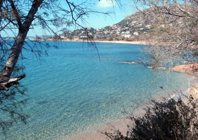 Καθαρές από υδρογονάθρακες και ορυκτέλαια οι παραλίες του Δήμου Σαρωνικού και στη δεύτερη ανάλυση