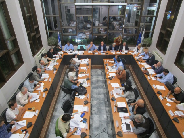 Δήμος Σπάτων – Αρτέμιδας: Η δημοτική σύμβουλος που τάραξε τα βαλτόνερα της διαπλοκής και της τυπολατρίας! (Βίντεο)