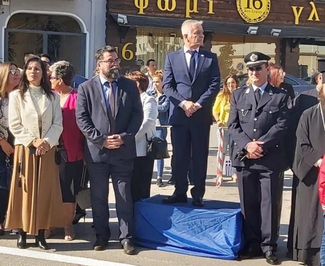 Παρέλαση 28ης Οκτωβρίου: Η... Αυτού Υψηλότης ο δήμαρχος Παιανίας, Ισ. Μάδης! (Φωτός)