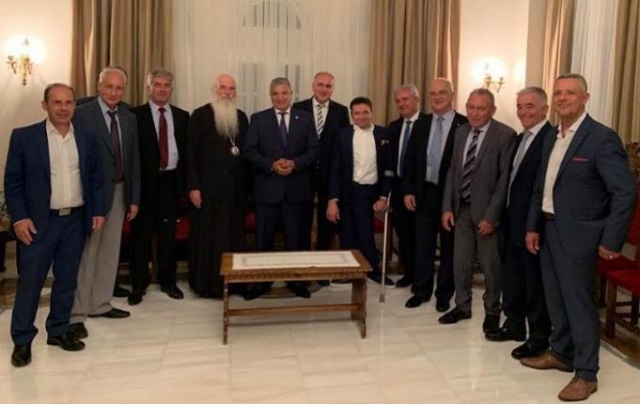 Συζήτηση για όλα στο δείπνο του μητροπολίτη Νικολάου με Πατούλη, δημάρχους Νοτιοανατολικής Αττικής και έναν... guest star! 