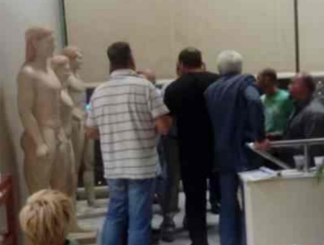 Σε ρινγκ μετατράπηκε το δημοτικό συμβούλιο Σαρωνικού! (Πόλεμος ανακοινώσεων Φιλίππου – Σωφρόνη)