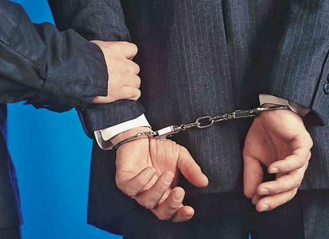 Χειροπέδες στον καλοντυμένο απατεώνα που δρούσε με συμμορία για να εξαπατά ηλικιωμένους και στην Ανατ. Αττική! 